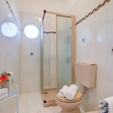 Sofy Ap Sea View & Private Parking - Happy Apartman