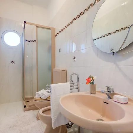 Sofy Ap Sea View & Private Parking - Happy *