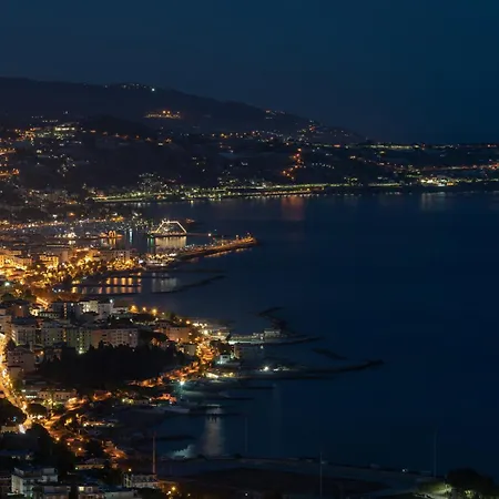 Appartement Sofy Ap Sea View & Private Parking - Happy *